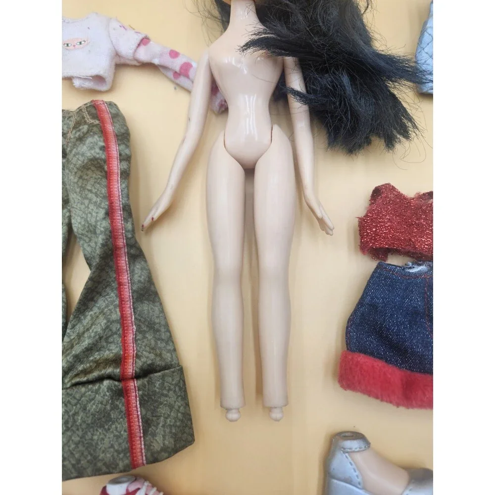 Bratz Black Hair Fashion Doll Lot w/ 2 Outfits, Platform Shoes & Bag Y2K 2000s